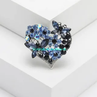 Brošňa s brúsenými kamienkami srdce s motýľmi - modrá