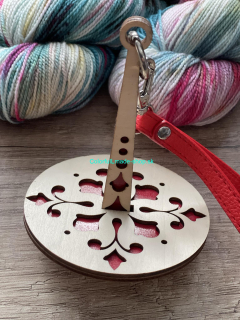 Yarn Holder - držiak priadze na zápästie - Red